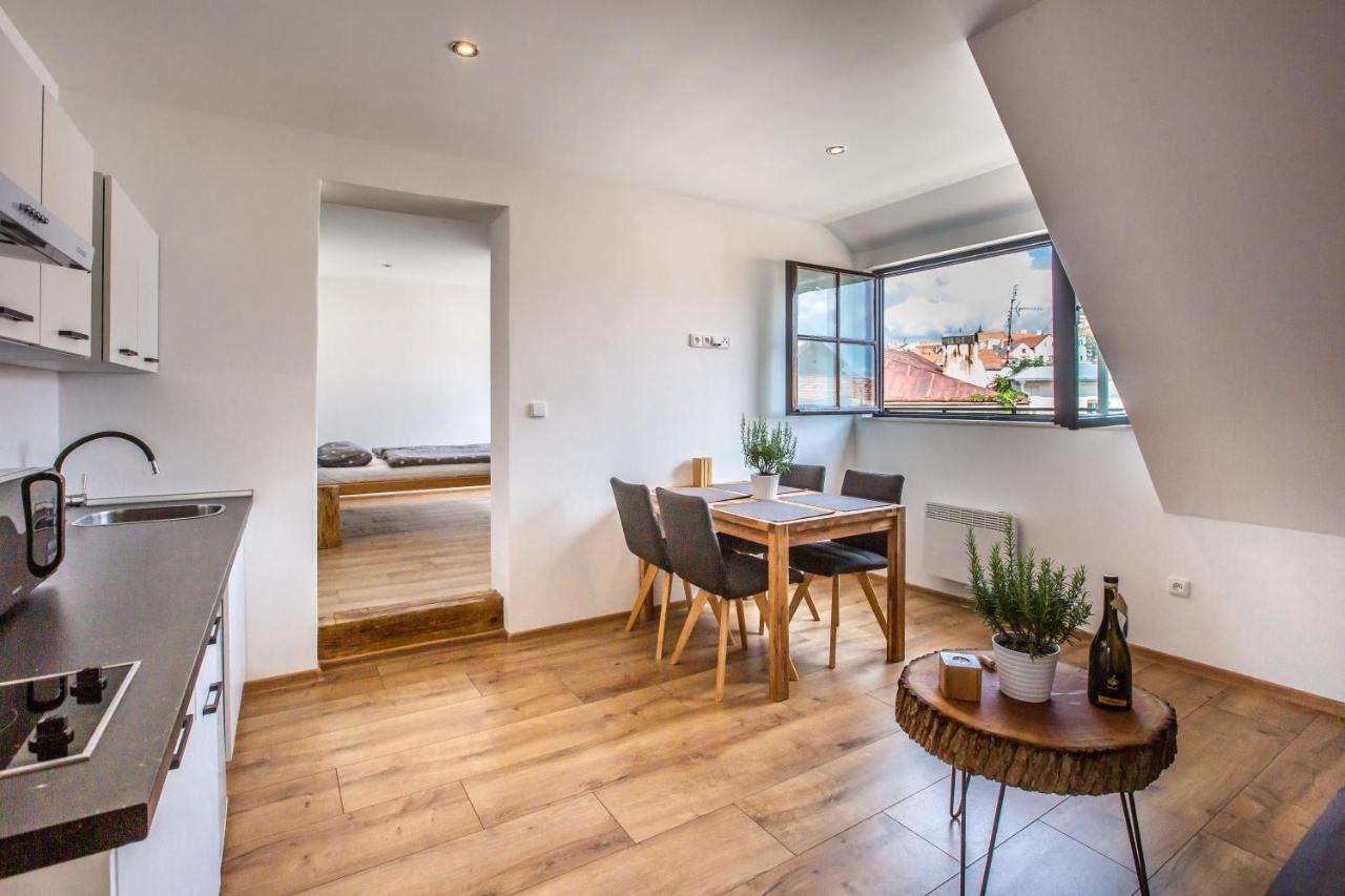 Apartmany Na Mikulasskem Namesti ズノイモ エクステリア 写真