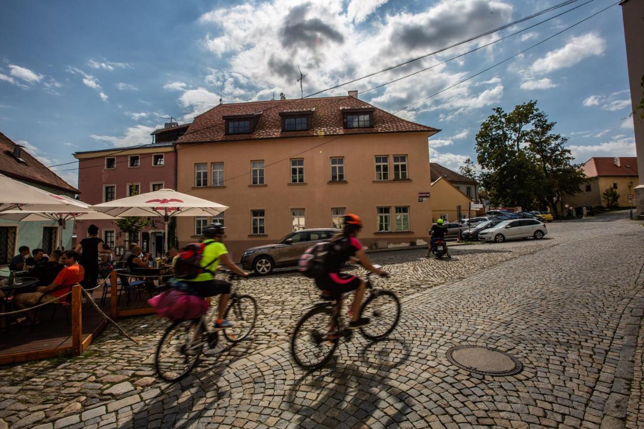 Apartmany Na Mikulasskem Namesti ズノイモ エクステリア 写真