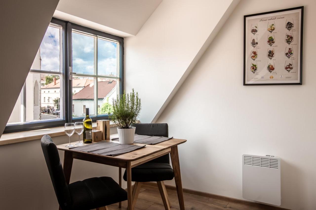 Apartmany Na Mikulasskem Namesti ズノイモ エクステリア 写真