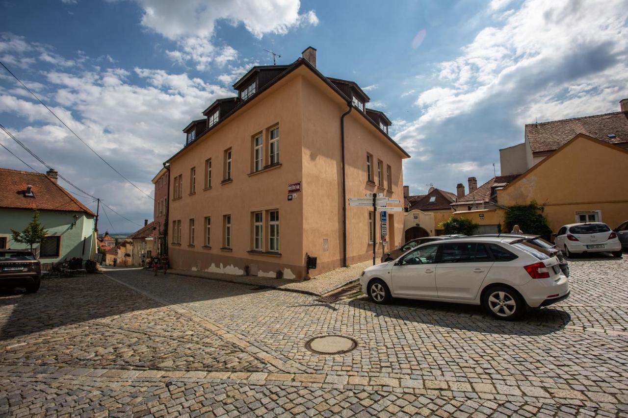 Apartmany Na Mikulasskem Namesti ズノイモ エクステリア 写真